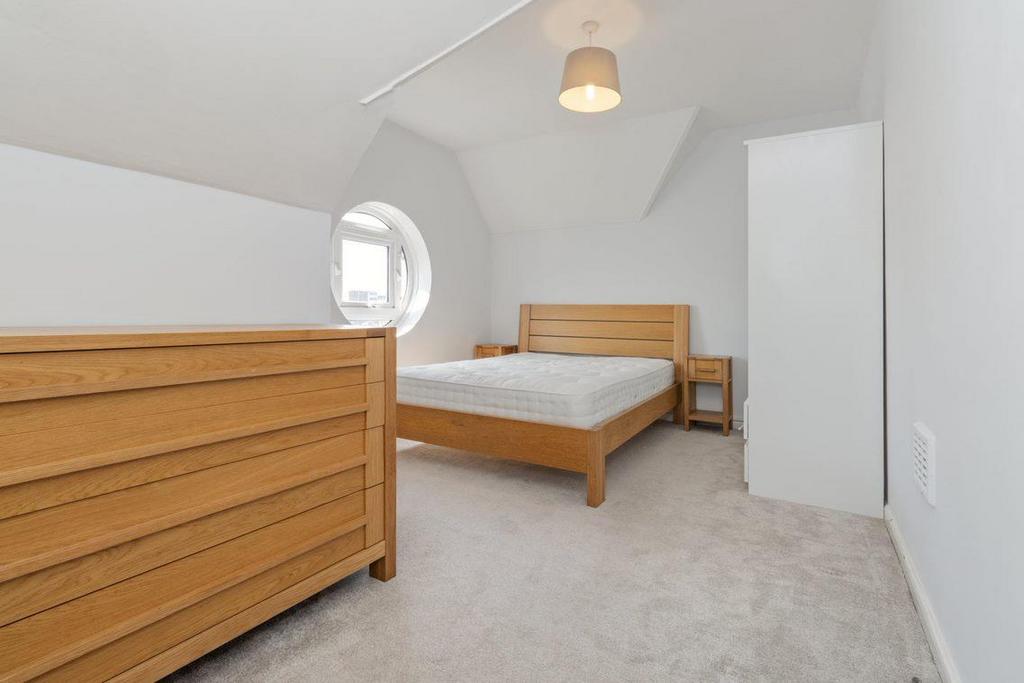 Bedroom 4.jpg