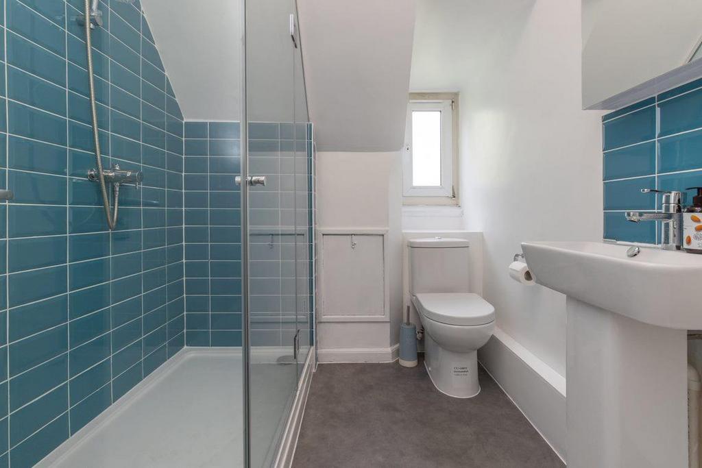 Bathroom 1.jpg