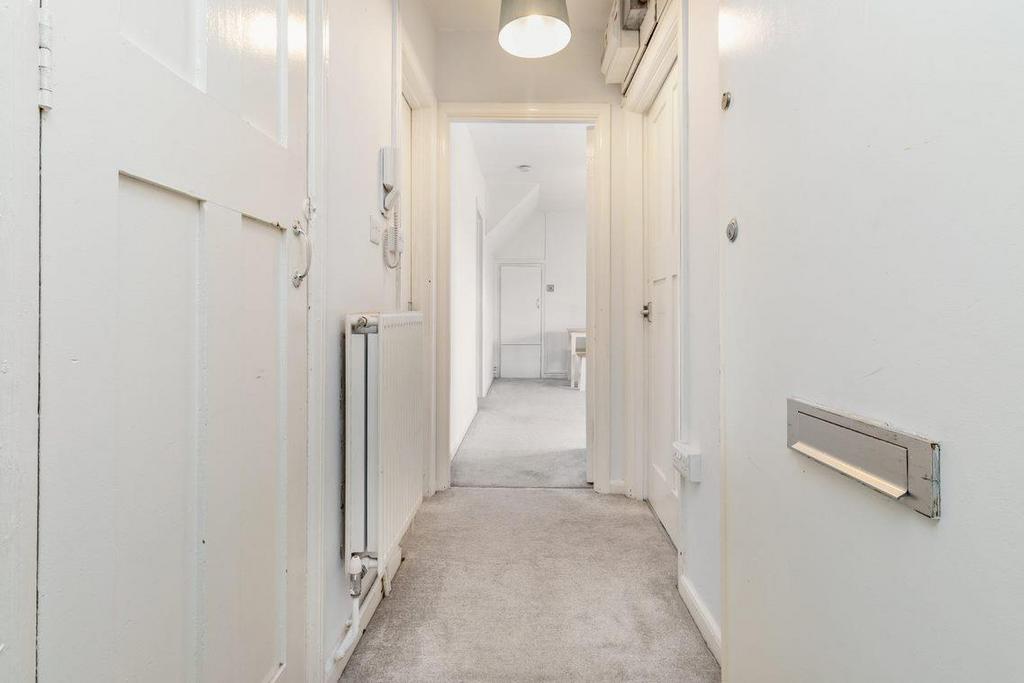 Hallway 2.jpg