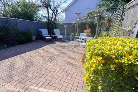1 bedroom ground floor flat for sale, Ground Floor, Private Garden & Extended Lease