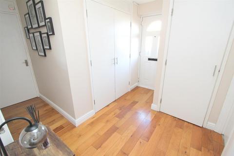 2 bedroom apartment for sale, Alcester Road, Wallington SM6