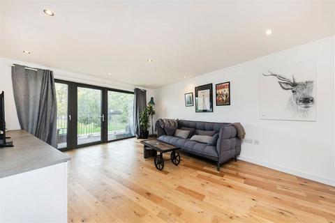 1 bedroom flat for sale, Eythorne Road, London SW9
