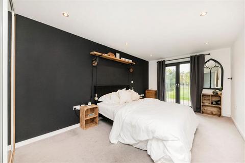1 bedroom flat for sale, Eythorne Road, London SW9