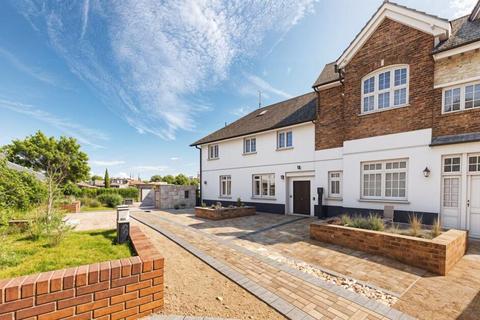 2 bedroom flat to rent, Moat Lane, Erith DA8