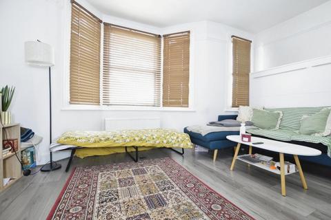 1 bedroom flat for sale, Wanlip Road, Plaistow