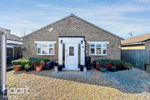 2 bedroom detached bungalow for sale, Meadowlands, March
