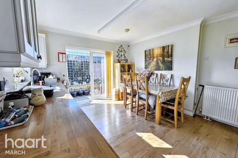 2 bedroom detached bungalow for sale, Meadowlands, March