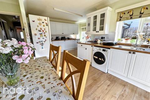 2 bedroom detached bungalow for sale, Meadowlands, March