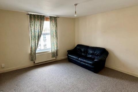 2 bedroom flat to rent, The Triangle, Bournemouth