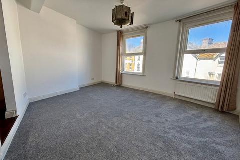 2 bedroom flat to rent, The Triangle, Bournemouth