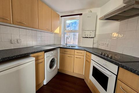 2 bedroom flat to rent, The Triangle, Bournemouth