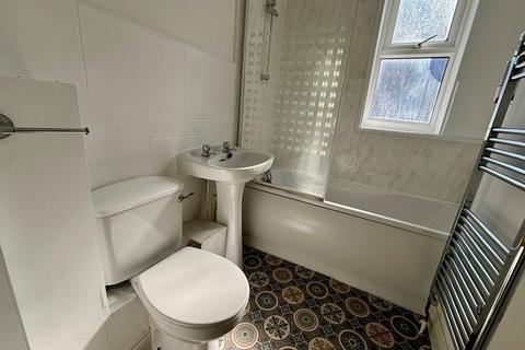 2 bedroom flat to rent, The Triangle, Bournemouth