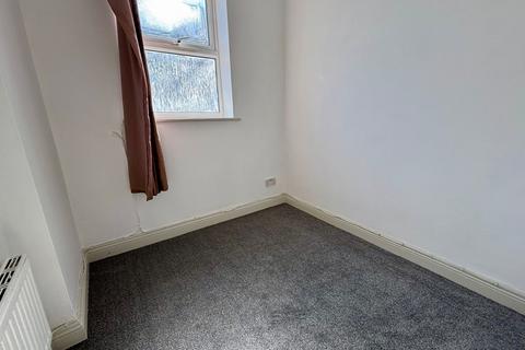 2 bedroom flat to rent, The Triangle, Bournemouth