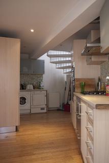 2 bedroom house to rent, Rendlesham Road, London E5