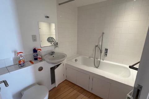 2 bedroom house to rent, Rendlesham Road, London E5