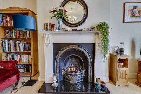 4 bedroom terraced house for sale, Micklefield Lane, Rawdon, Leeds, West Yorkshire, LS19
