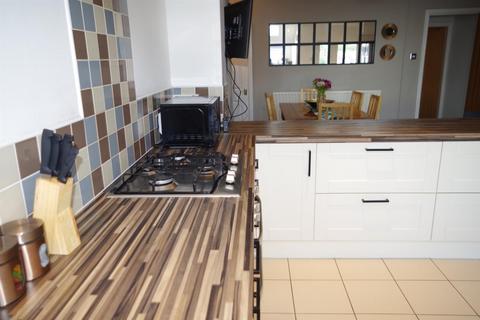 16 Dark Lane, Blackrod, Bolton, BL6 5JL