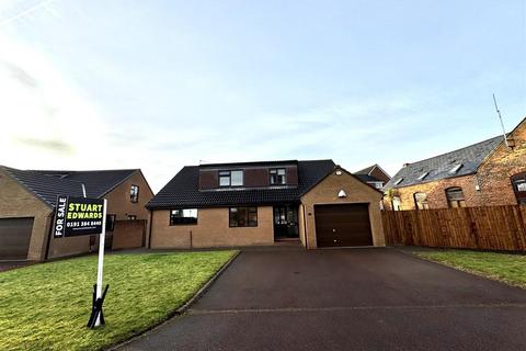 4 bedroom detached bungalow to rent, The Willows, Carrville