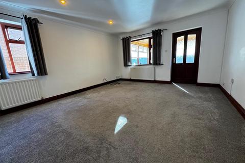 4 bedroom detached bungalow to rent, The Willows, Carrville