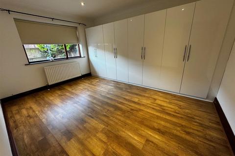 4 bedroom detached bungalow to rent, The Willows, Carrville