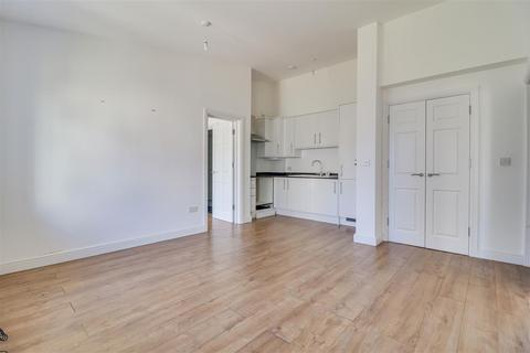2 bedroom semi-detached bungalow for sale, Hamlet Court Road, Westcliff-on-Sea SS0
