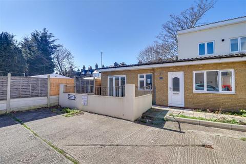 2 bedroom semi-detached bungalow for sale, Hamlet Court Road, Westcliff-on-Sea SS0