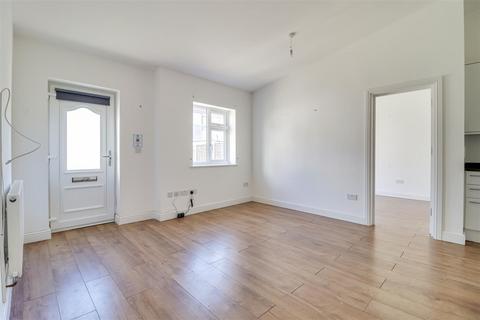 2 bedroom semi-detached bungalow for sale, Hamlet Court Road, Westcliff-on-Sea SS0