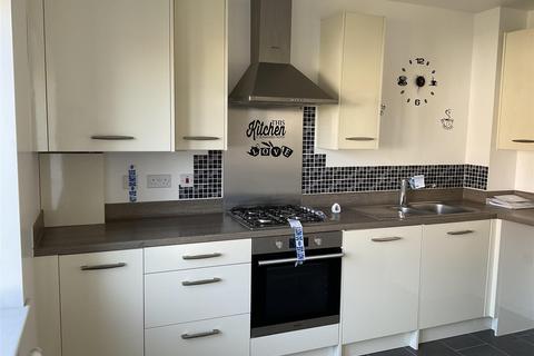 2 bedroom ground floor maisonette for sale, Fern Copse, Great Bookham, Leatherhead, Surrey