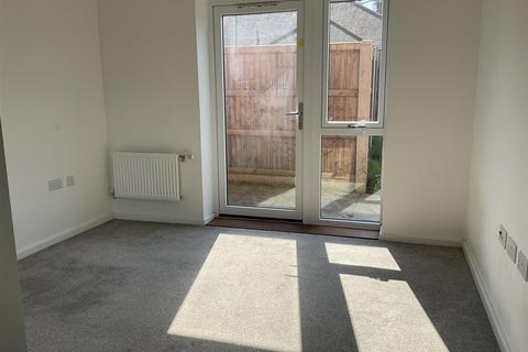 2 bedroom ground floor maisonette for sale, Fern Copse, Great Bookham, Leatherhead, Surrey