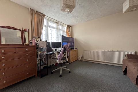2 bedroom flat for sale, Railway Square, Brentwood, CM14