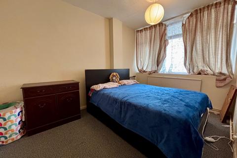 2 bedroom flat for sale, Railway Square, Brentwood, CM14