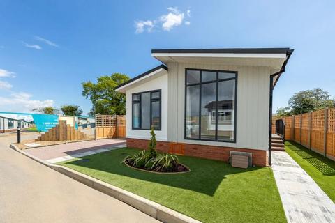 2 bedroom park home for sale, Clacton-on-Sea, Essex, CO16