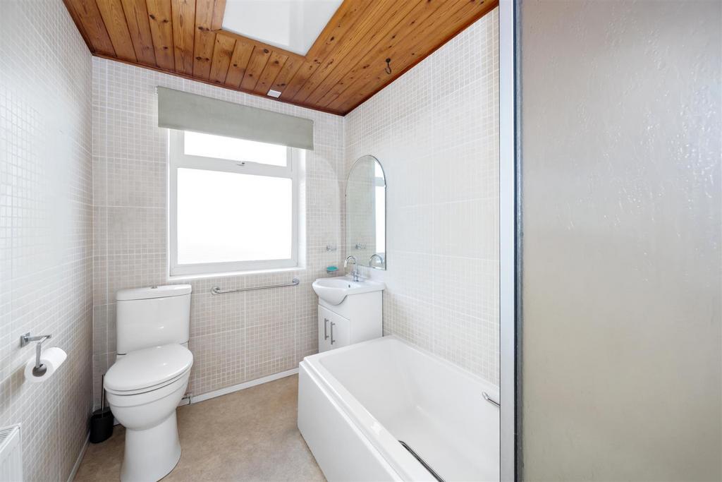G/f Family Bathroom