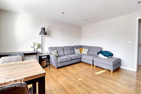 2 bedroom flat for sale, Nightingale Crescent, Harold Wood