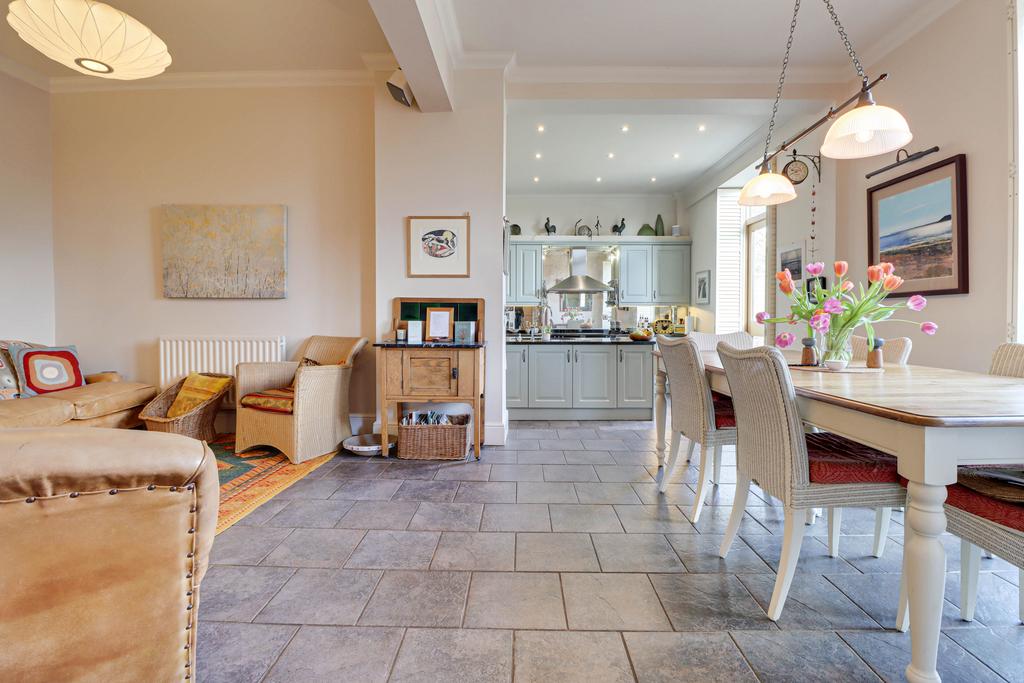 Kitchen/Family/Diner