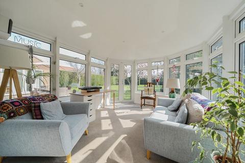 Largo Broad Road, Hambrook, Chichester, PO18 8RF