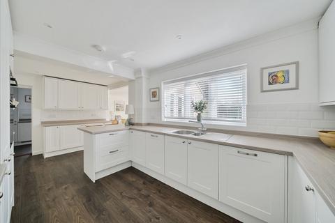 Largo Broad Road, Hambrook, Chichester, PO18 8RF