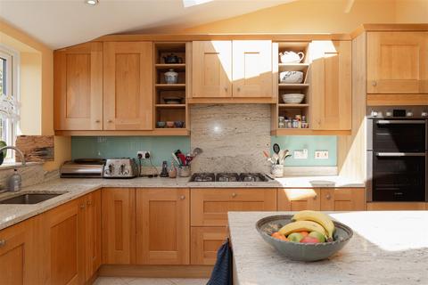 4 bedroom semi-detached house for sale, Brambletye Park Road, Earlswood