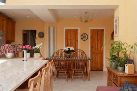 4 bedroom semi-detached house for sale, Brambletye Park Road, Earlswood
