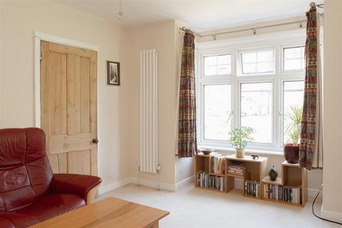 135 Brambletye Park Road, Redhill, RH1 6ED
