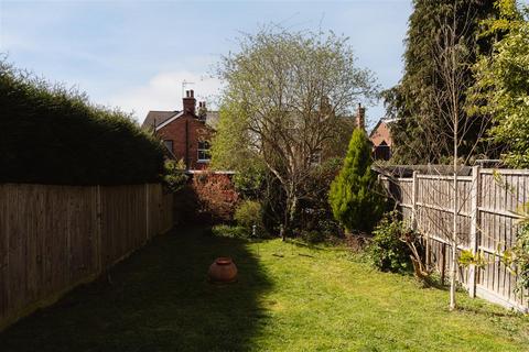 135 Brambletye Park Road, Redhill, RH1 6ED