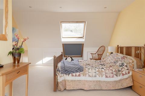 135 Brambletye Park Road, Redhill, RH1 6ED