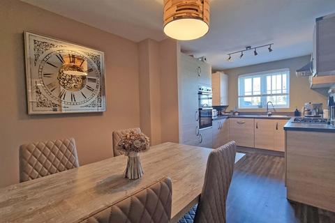 4 bedroom semi-detached house for sale, Burnham Road, Wythall
