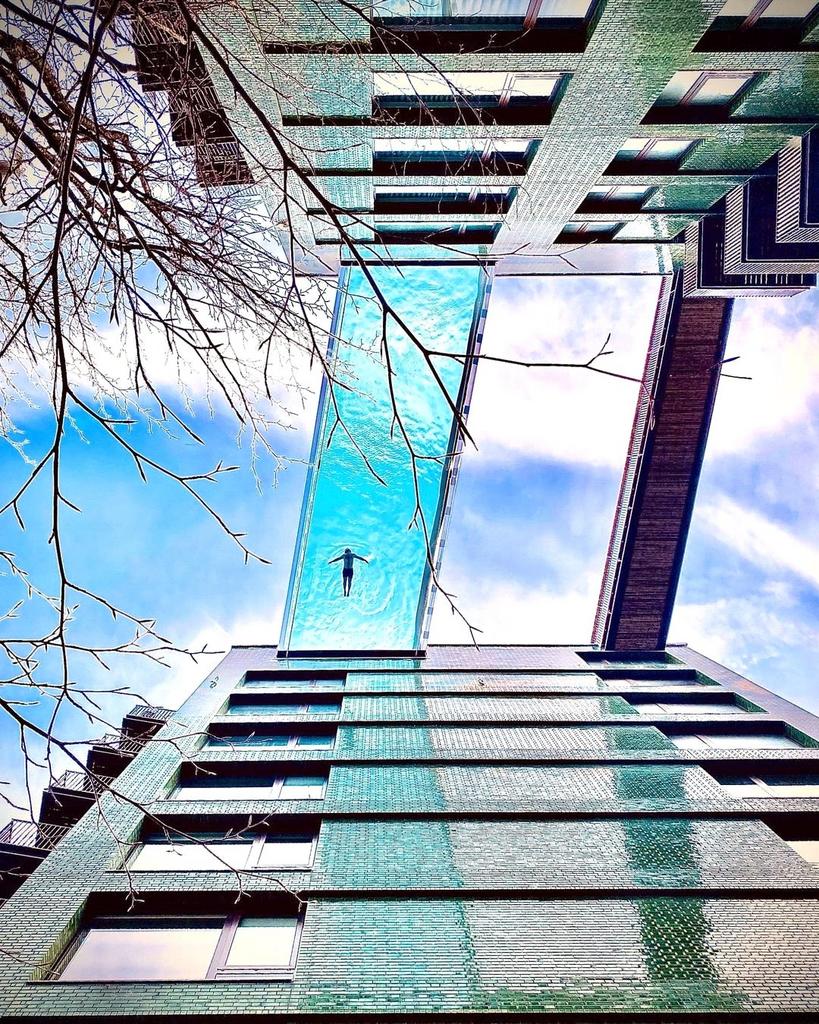 Sky Pool View