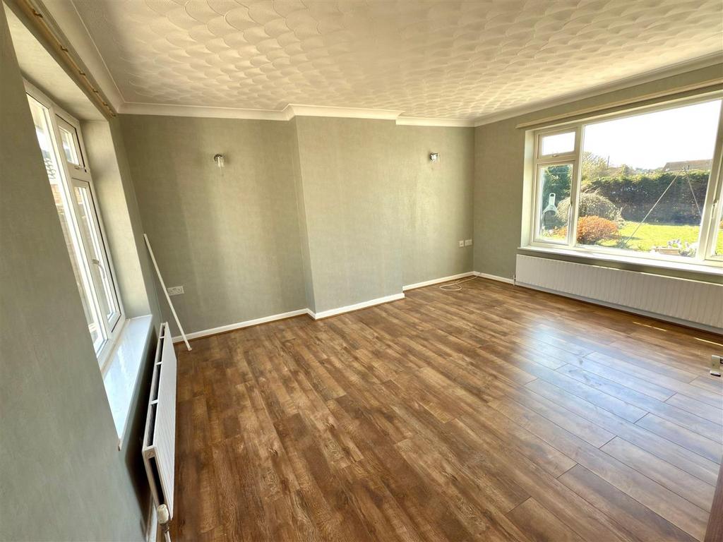 LOUNGE AREA.jpg