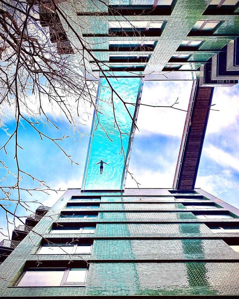 Sky Pool View