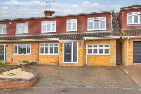 2 Chequers Close, Istead Rise, Gravesend, DA13 9HJ