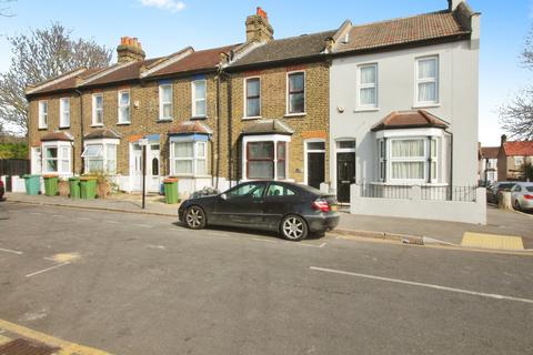 4 bedroom terraced house to rent, Fabian Street, London