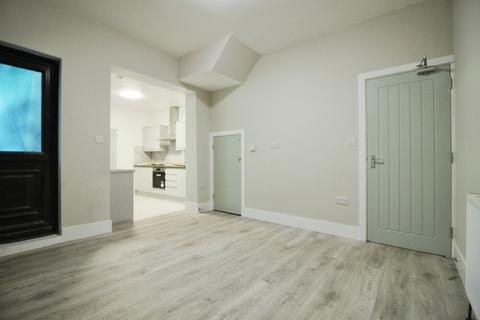 4 bedroom terraced house to rent, Fabian Street, London
