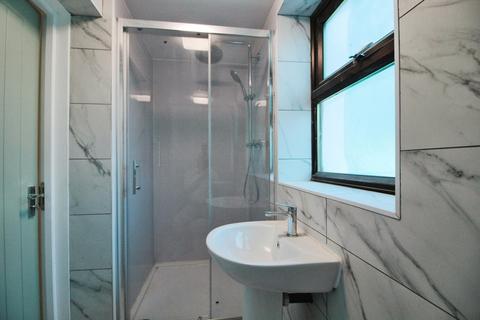 4 bedroom terraced house to rent, Fabian Street, London